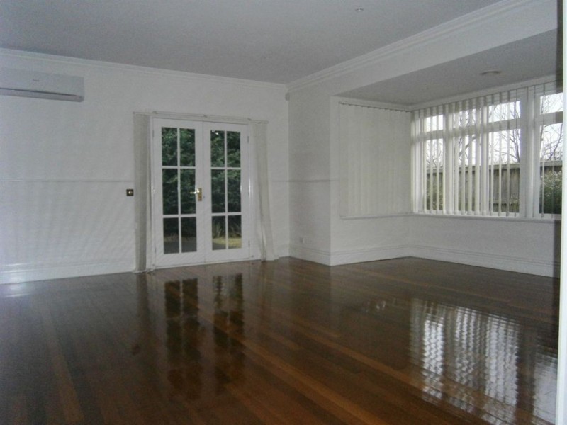 5 Herriotts Blvd, Glen Waverley VIC 3150