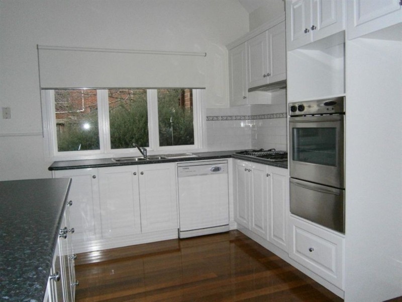 5 Herriotts Blvd, Glen Waverley VIC 3150