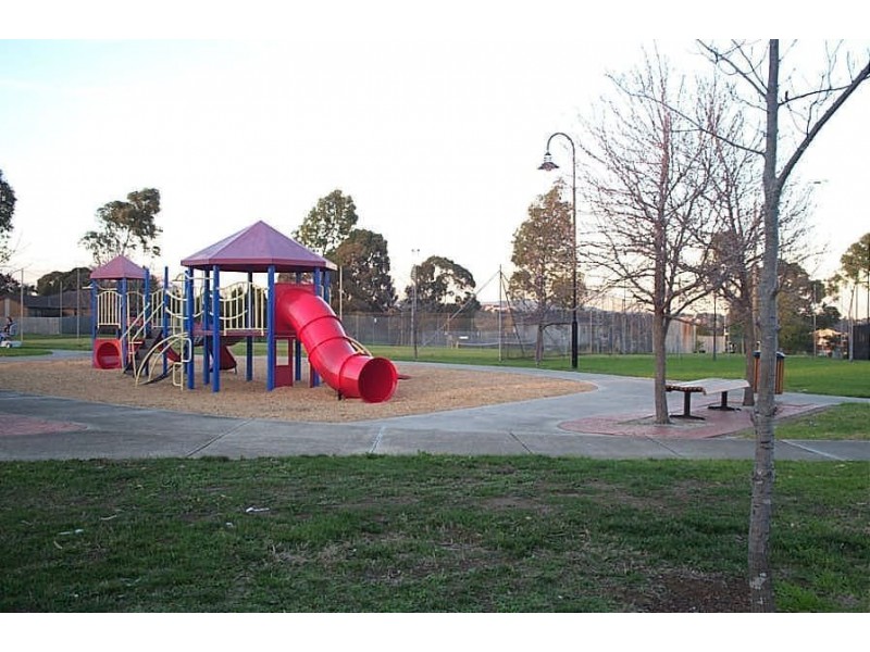 5 Herriotts Blvd, Glen Waverley VIC 3150