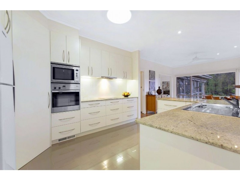 33 Mackintosh Road, Wheelers Hill VIC 3150