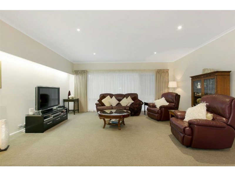 33 Mackintosh Road, Wheelers Hill VIC 3150