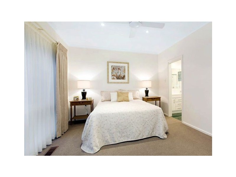 33 Mackintosh Road, Wheelers Hill VIC 3150