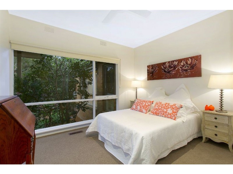 33 Mackintosh Road, Wheelers Hill VIC 3150