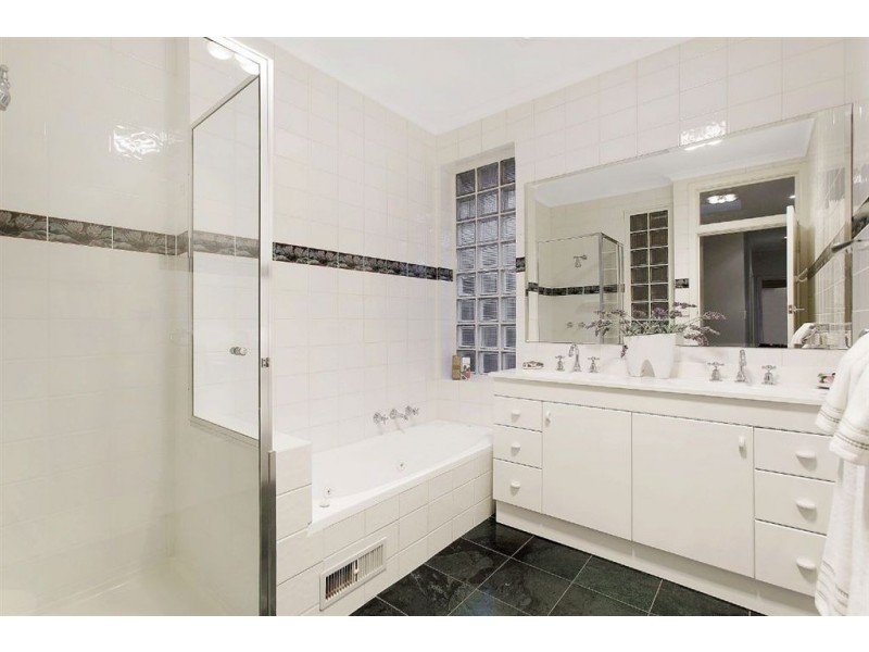 33 Mackintosh Road, Wheelers Hill VIC 3150