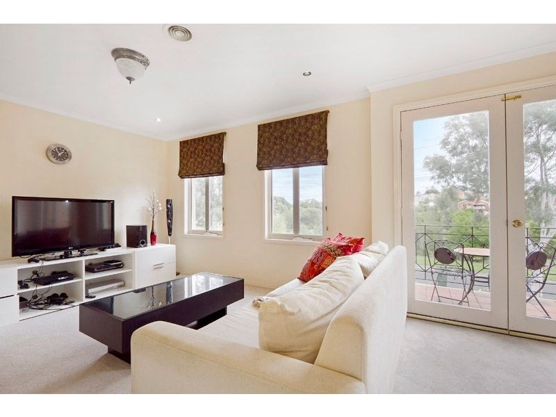 102 Herriotts Boulevard, Glen Waverley VIC 3150