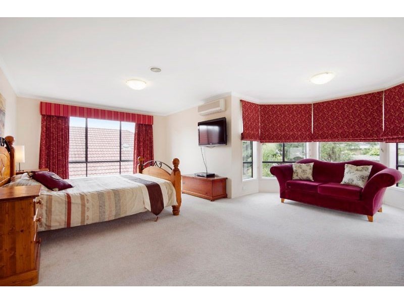 102 Herriotts Boulevard, Glen Waverley VIC 3150