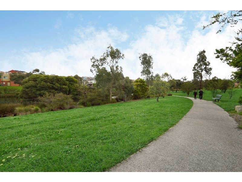 102 Herriotts Boulevard, Glen Waverley VIC 3150