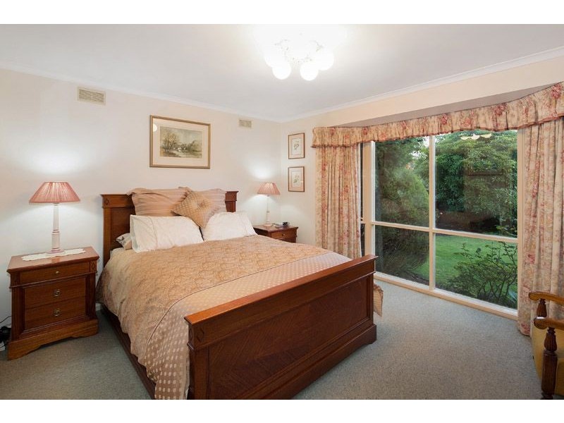 51 Galahad Crescent, Glen Waverley VIC 3150