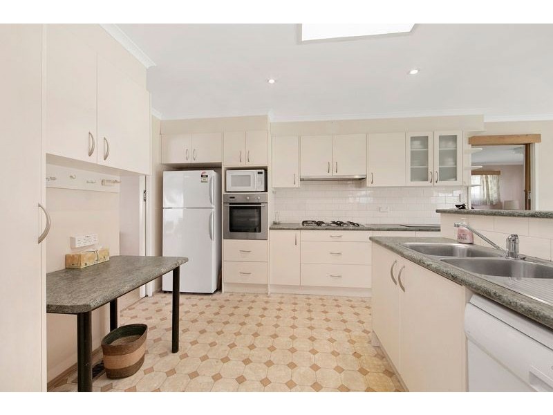 10 Rocklands Road, Ashwood VIC 3147