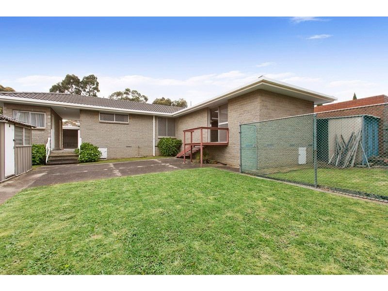 8 Academy Avenue, Wheelers Hill VIC 3150