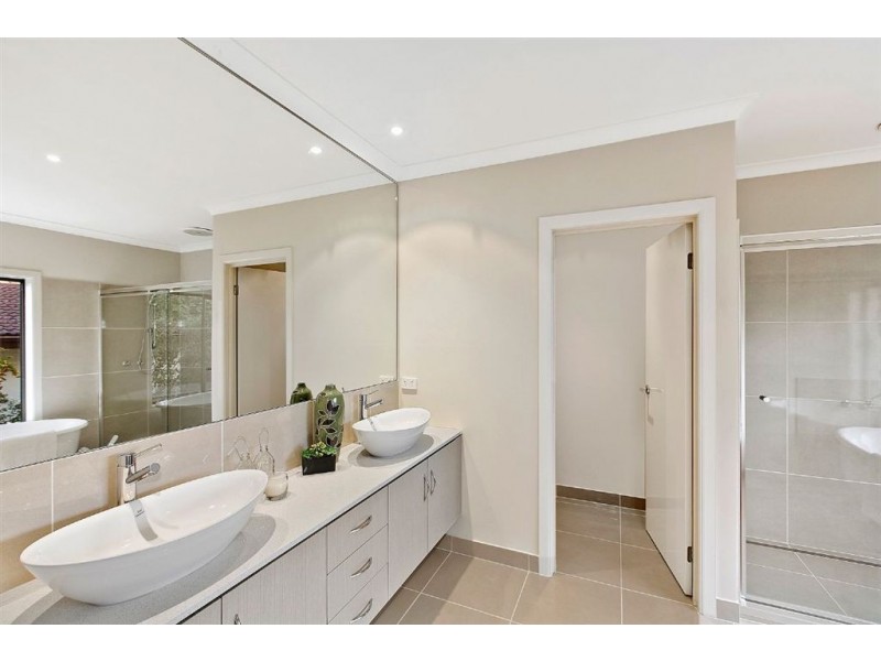 5 Summit Crescent, Glen Waverley VIC 3150