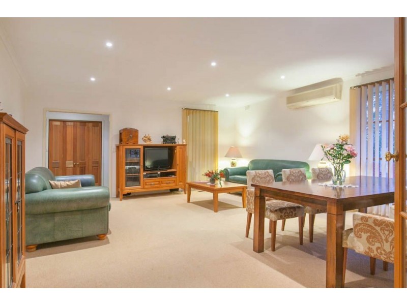 27 Threadbow Crescent, Wheelers Hill VIC 3150