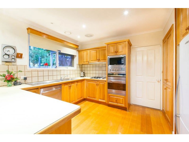 27 Threadbow Crescent, Wheelers Hill VIC 3150