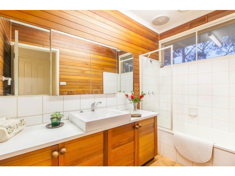 27 Threadbow Crescent, Wheelers Hill VIC 3150