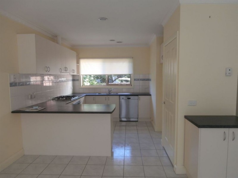 2/28 Hinkler Road, Glen Waverley VIC 3150