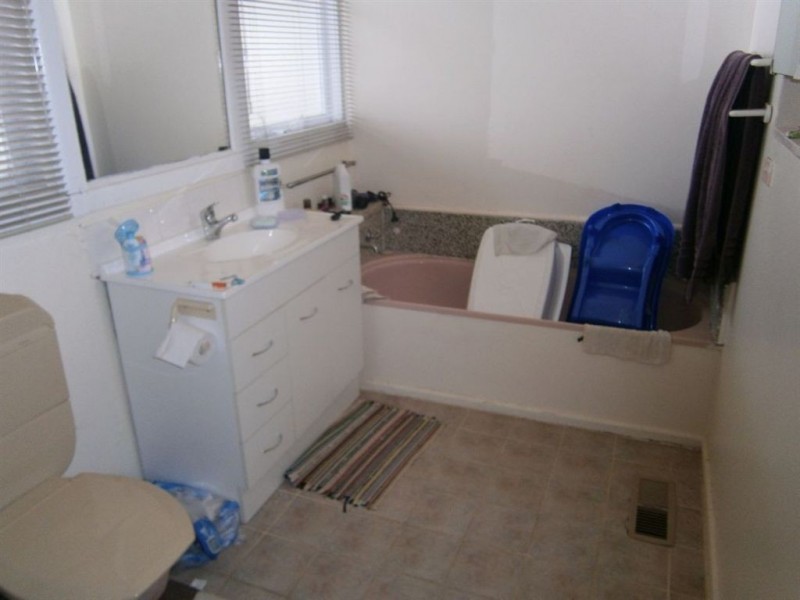 18 Pinewood Drive, Mount Waverley VIC 3149