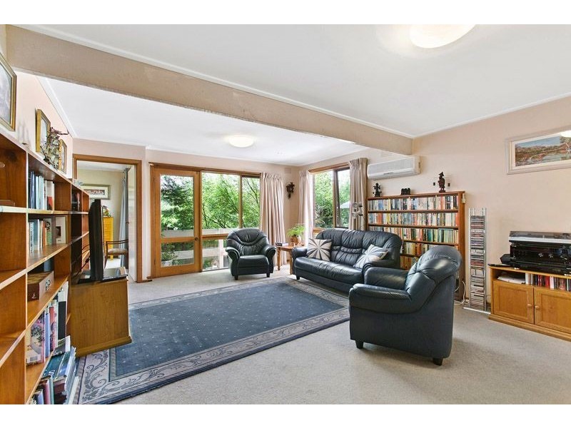 33 Sunnybrook Drive, Wheelers Hill VIC 3150