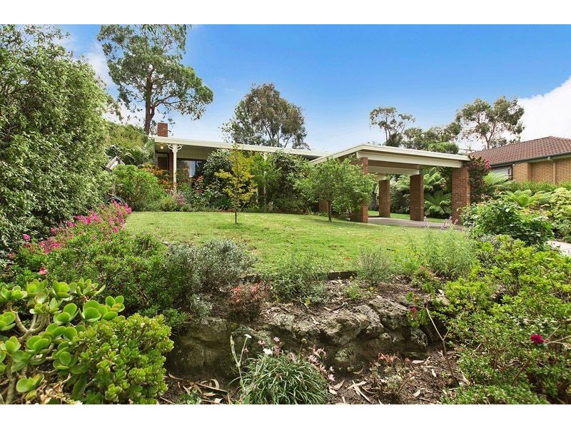 33 Sunnybrook Drive, Wheelers Hill VIC 3150