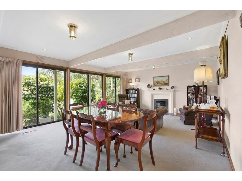 33 Sunnybrook Drive, Wheelers Hill VIC 3150