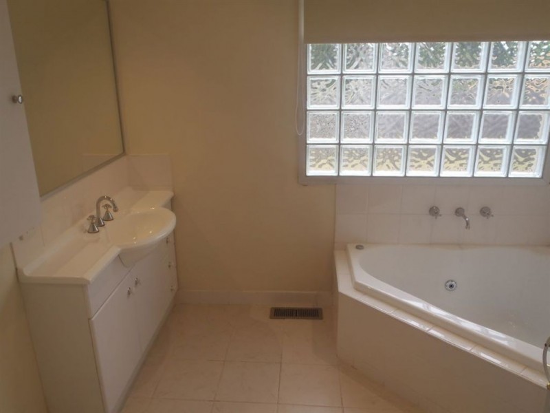 9 Lanoma Court, Wheelers Hill VIC 3150