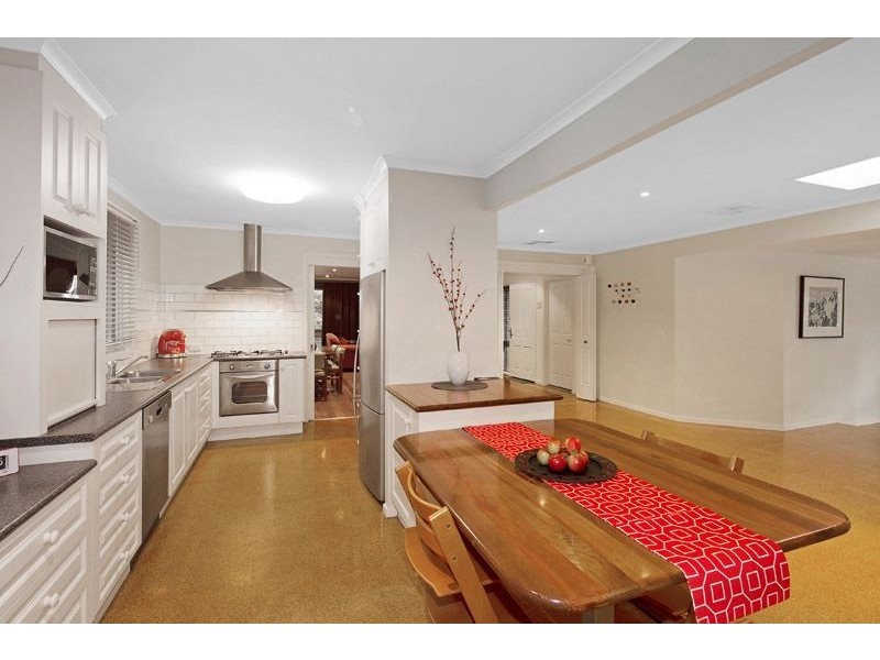 6 Chapman Boulevard, Glen Waverley VIC 3150