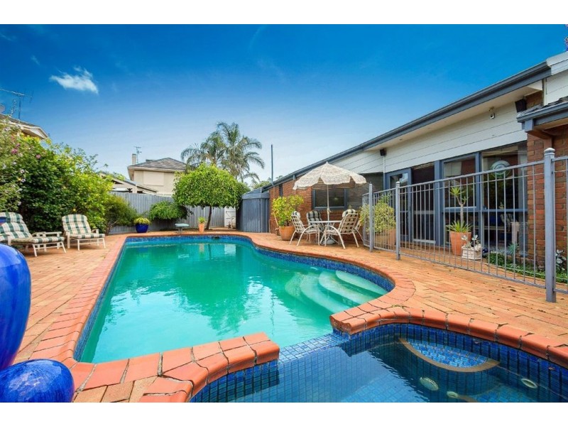 1 Talwood Court, Burwood East VIC 3151