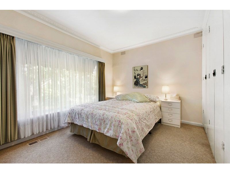 18 Fraser Street, Glen Waverley VIC 3150