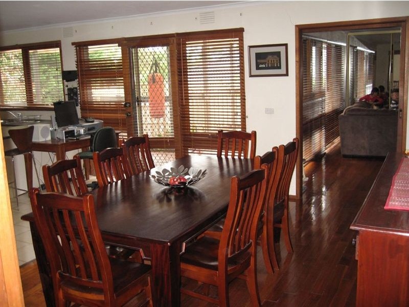 32 Madigan Drive Drive, Glen Waverley VIC 3150