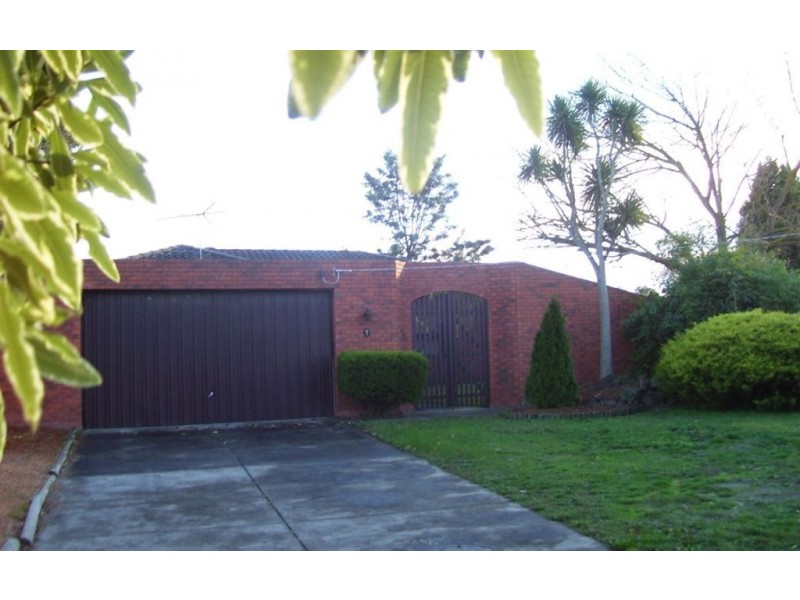 2 Cairn Grove, Glen Waverley VIC 3150