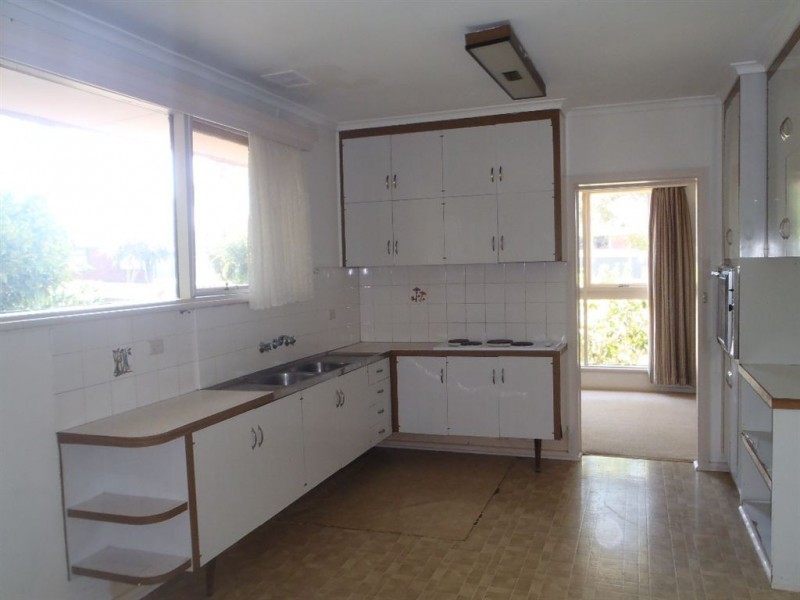 17 Brentwood Drive, Glen Waverley VIC 3150