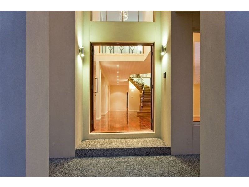 27 Crown Street, Glen Waverley VIC 3150