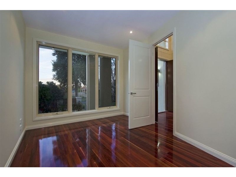 27 Crown Street, Glen Waverley VIC 3150