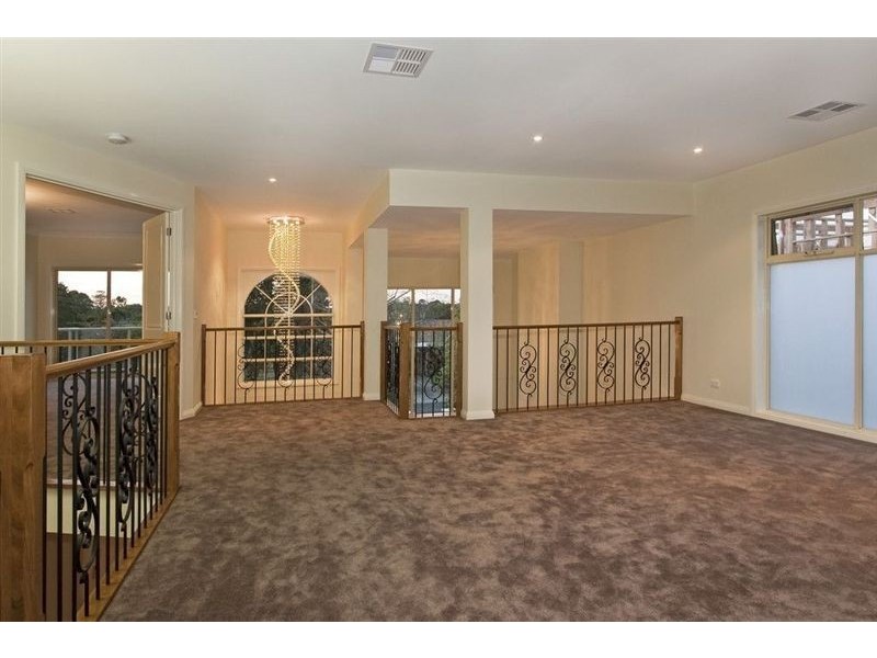 27 Crown Street, Glen Waverley VIC 3150