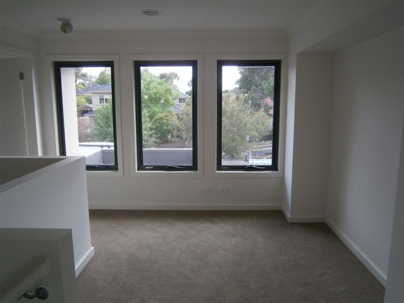 1/32 Kincumber Drive, Glen Waverley VIC 3150