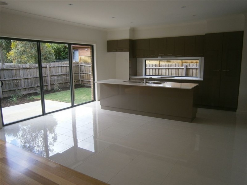 2/32 Kincumber Drive, Glen Waverley VIC 3150