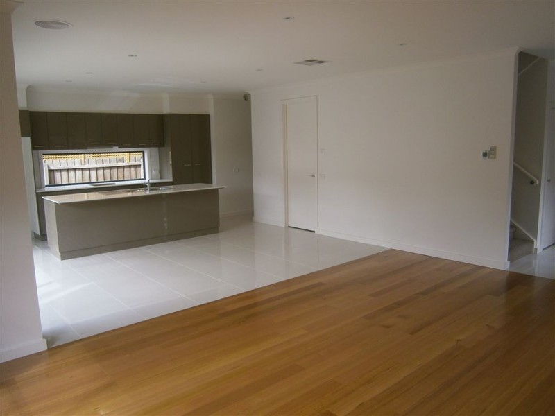 2/32 Kincumber Drive, Glen Waverley VIC 3150