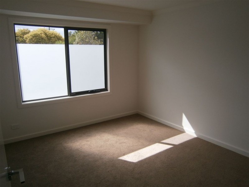 2/32 Kincumber Drive, Glen Waverley VIC 3150