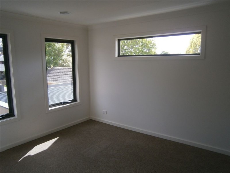 2/32 Kincumber Drive, Glen Waverley VIC 3150