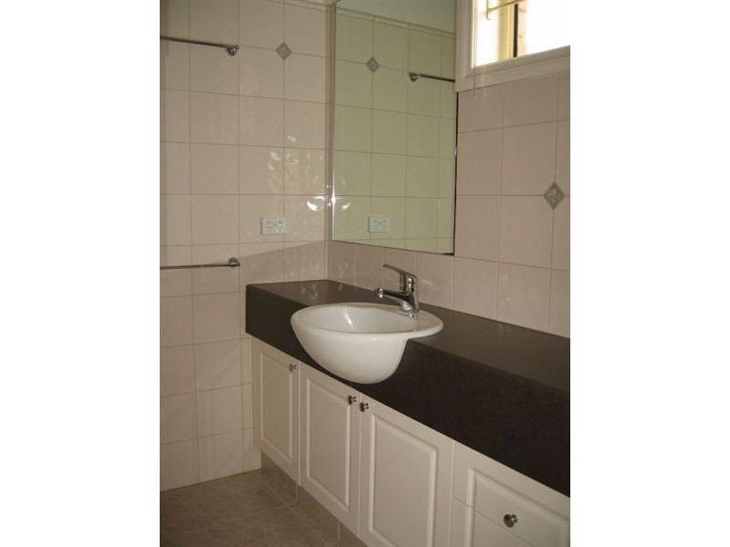 1/2 Evelyn Street, Glen Waverley VIC 3150