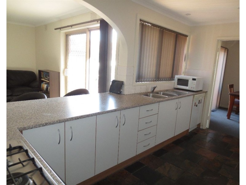 2 Cairn Grove, Glen Waverley VIC 3150