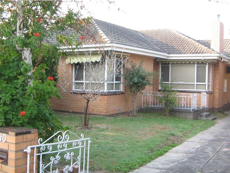 30 Folkstone Road, Glen Waverley VIC 3150