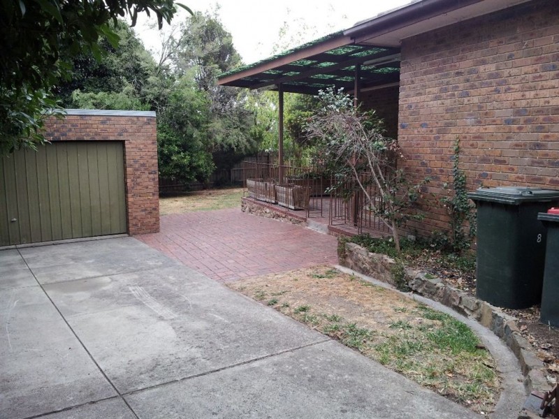 8 Bellini Avenue, Wheelers Hill VIC 3150