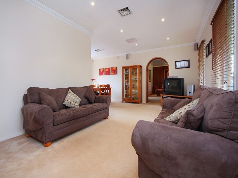 39 Threadbow Cres, Wheelers Hill VIC 3150