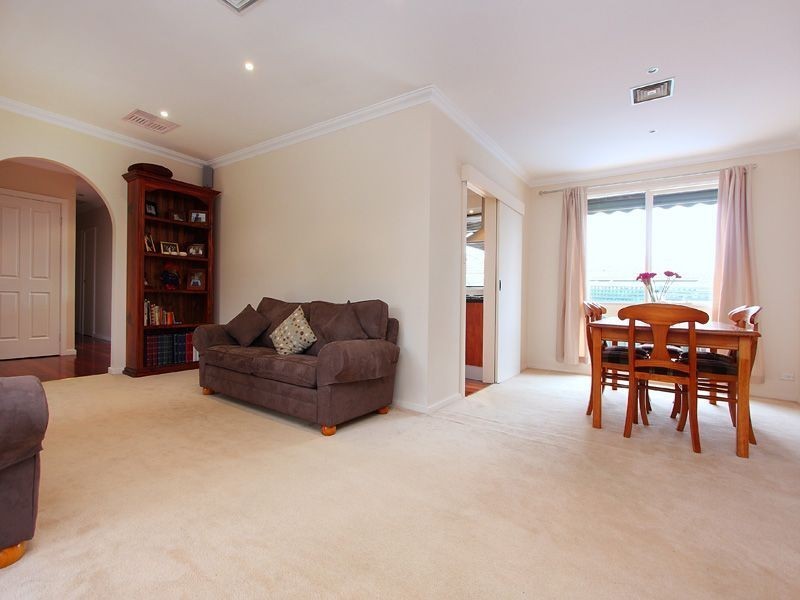 39 Threadbow Cres, Wheelers Hill VIC 3150