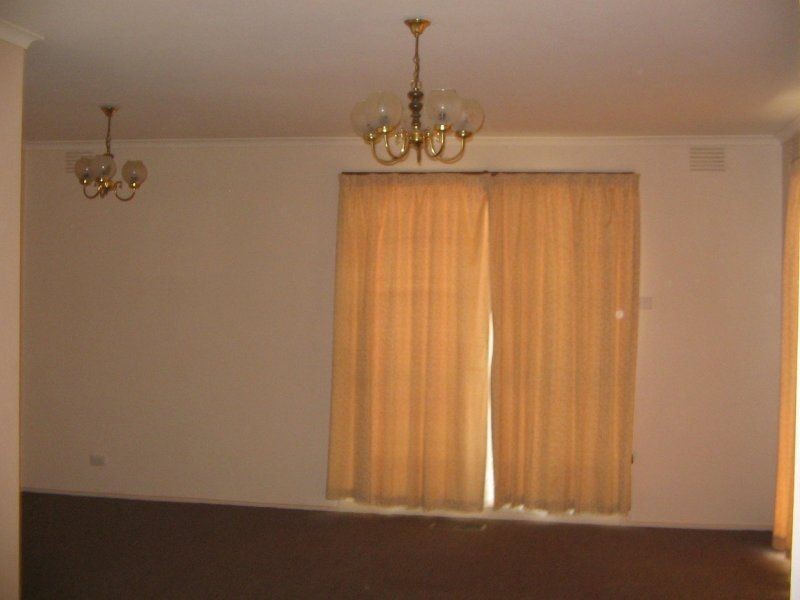 33 Ponsford Avenue, Wantirna South VIC 3152