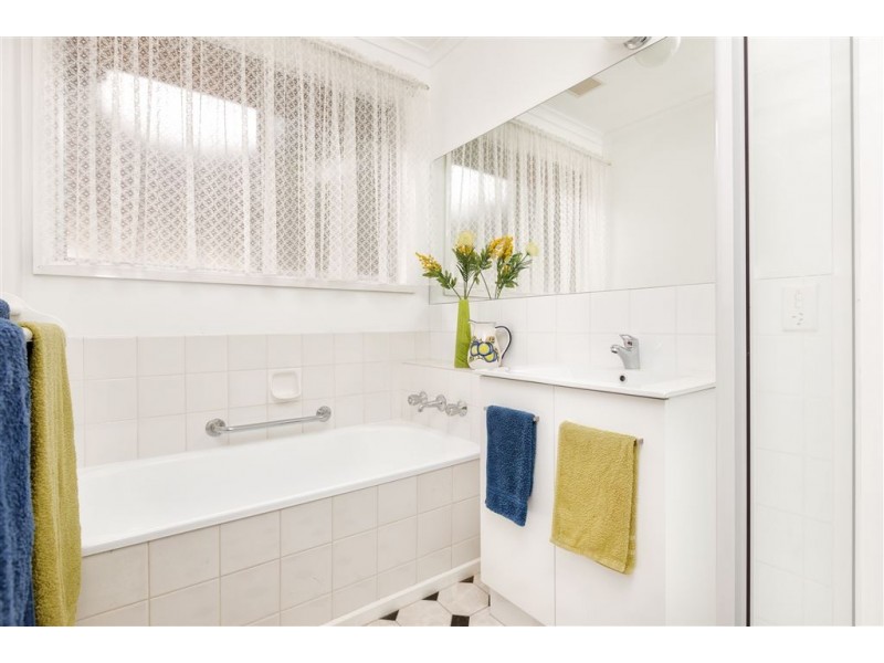 9 Ninevah Crescent, Wheelers Hill VIC 3150