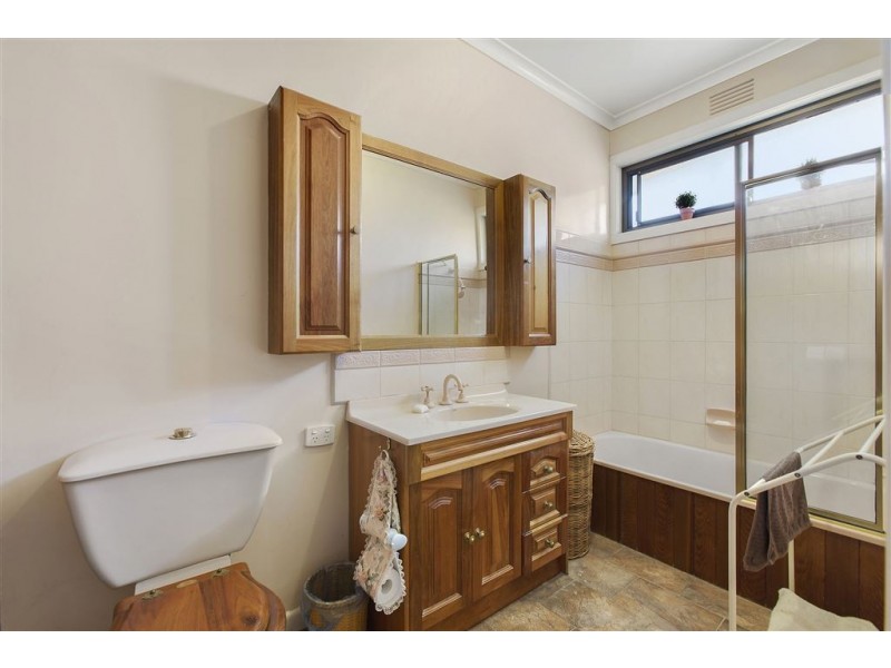 18 Fraser Street, Glen Waverley VIC 3150