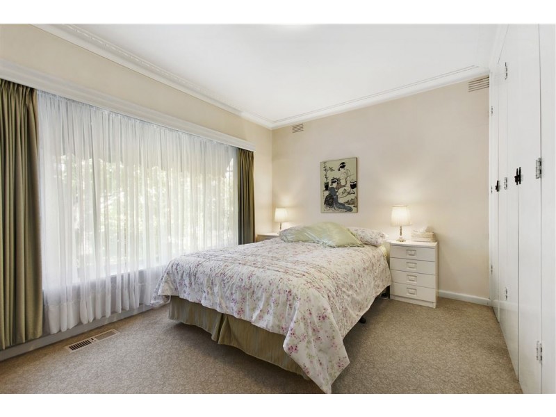 18 Fraser Street, Glen Waverley VIC 3150