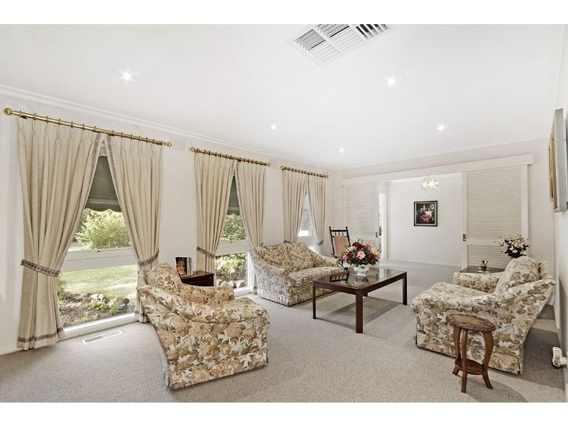 33 Threadbow Crescent, Wheelers Hill VIC 3150