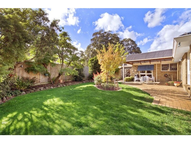 33 Threadbow Crescent, Wheelers Hill VIC 3150